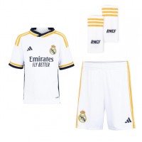 Real Madrid Toni Kroos #8 Replika babykläder Hemmaställ Barn 2023-24 Kortärmad (+ korta byxor)